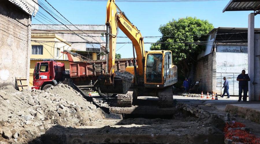 Prefeitura intensifica limpeza de galerias pluviais em Ataíde e Jaburuna