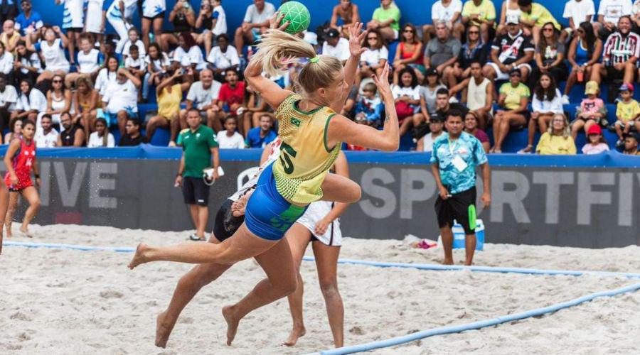 Torneio de handebol na Praia da Costa reúne mais de 300 atletas